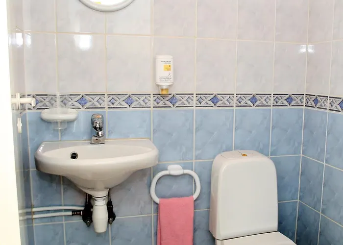 卡塔利纳宾馆 *